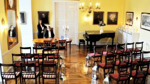 Großer Saal mit Standesbeamtinnen